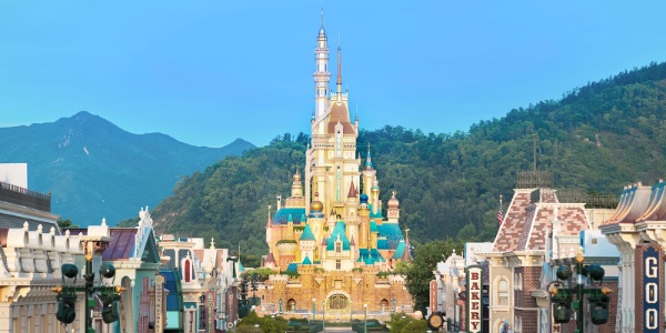 Black Friday offer: Plan your 2021 holiday at Hong Kong Disneyland with 45% off hotel room bookings!